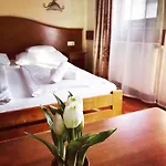 Fonix Wellness *** 1 A Epulet Bed & Breakfast *